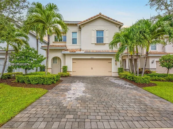 932 Banyan Dr, Hollywood, FL 33021