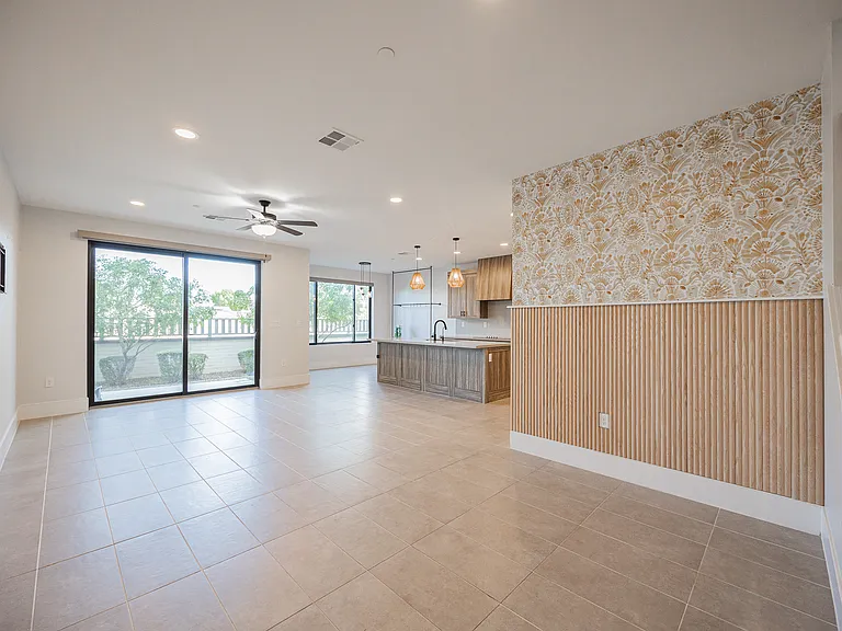 142 E Hearne Way — Photo 7
