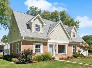 105 E Prairie Ave, Wheaton, IL 60187