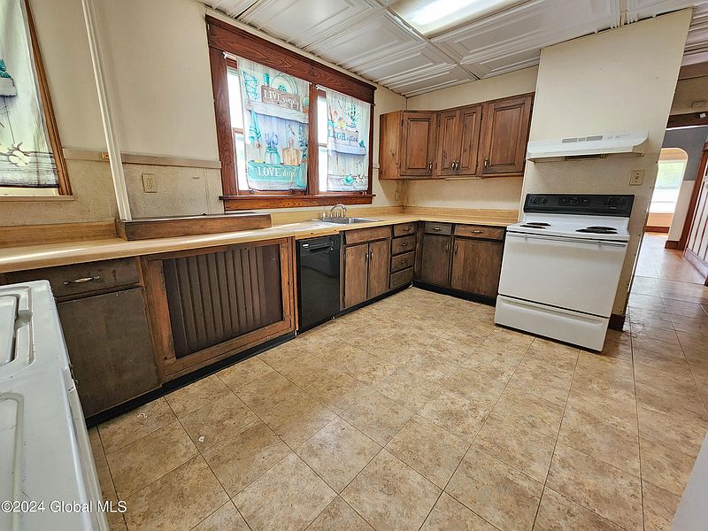 5th image of 14 Glenwood Street