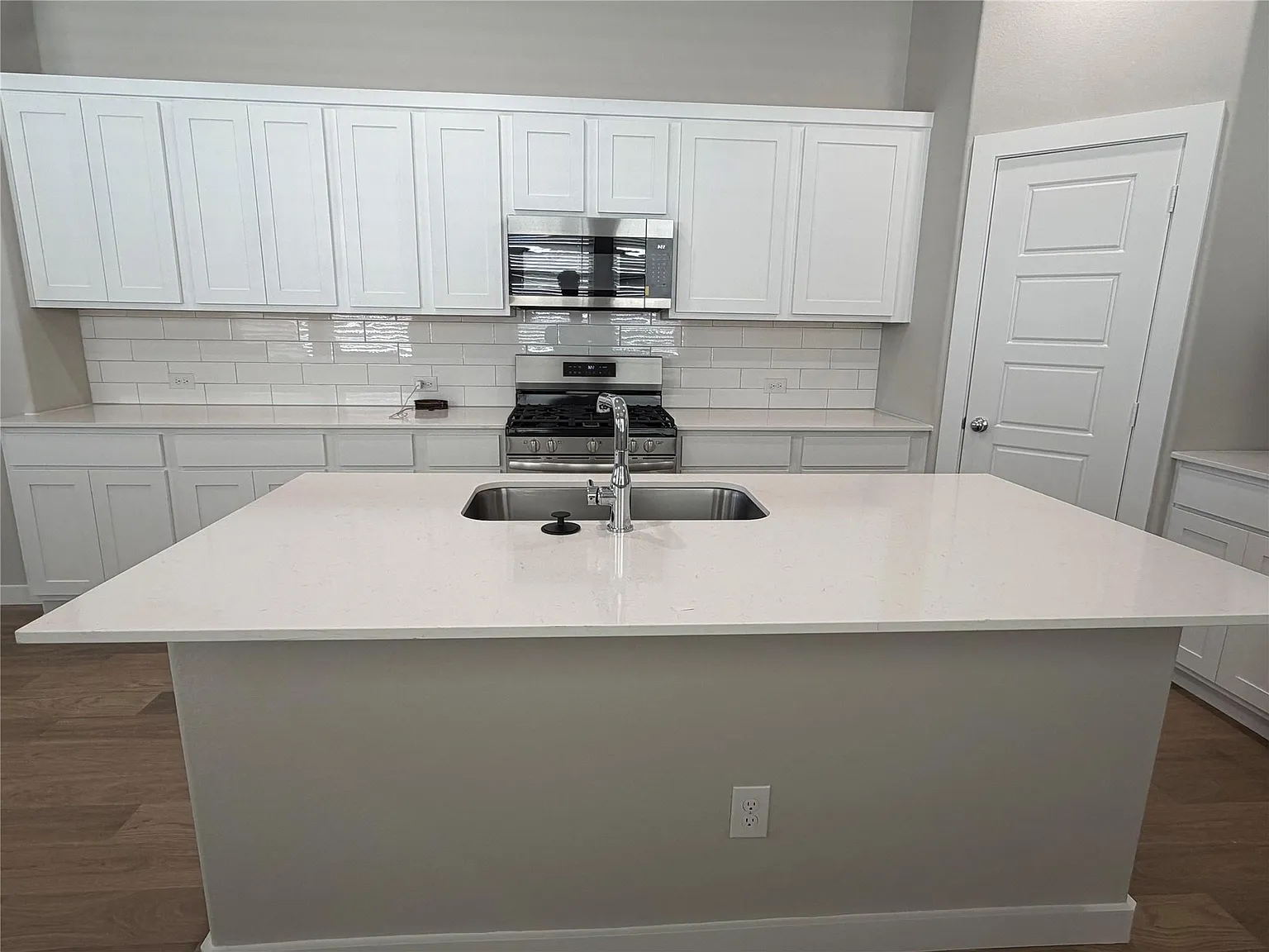 4 bed, 1791 sqft, $2,400 — Photo 2