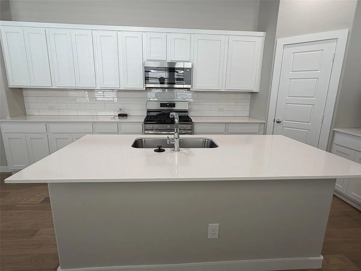 Building Photo - 517 River Ridge Dr