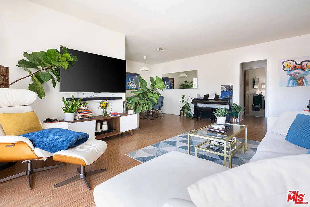 2 bed, 2.0 bath, 1022 sqft, $3,500 — Photo 2