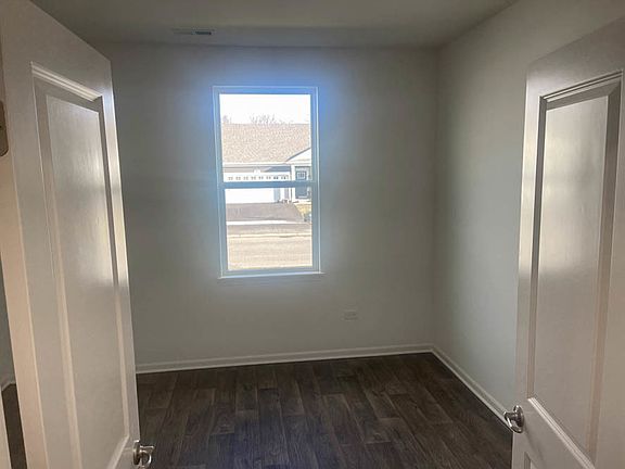 5th image of 344 Sussex Ln