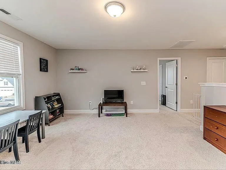 223 Burnside Dr — Photo 20