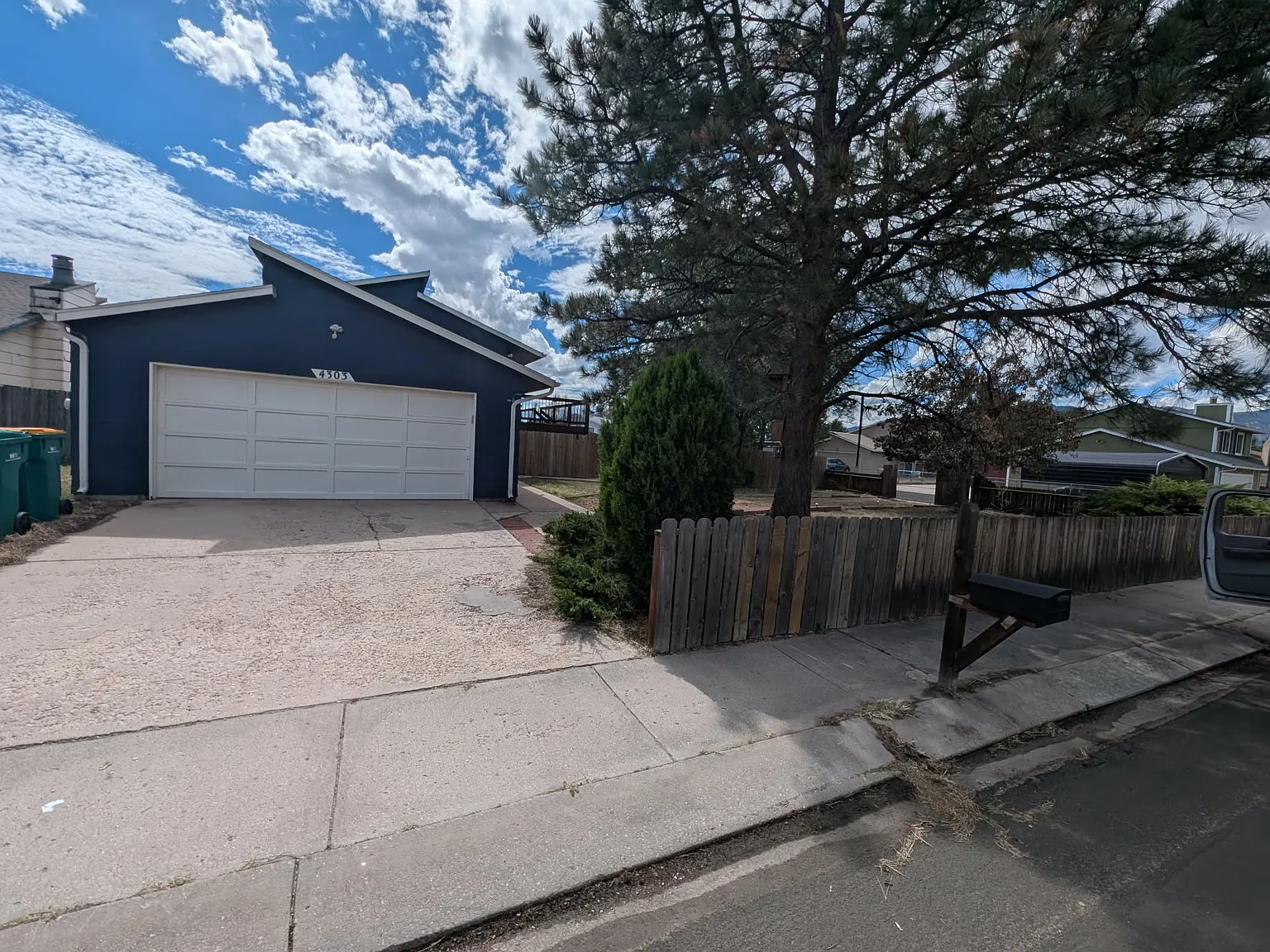 Moonbeam Dr, Colorado Springs — Photo 2