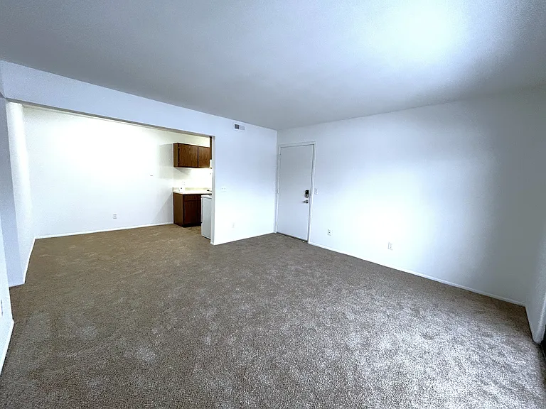 Charter Oaks Apartments — Photo 220