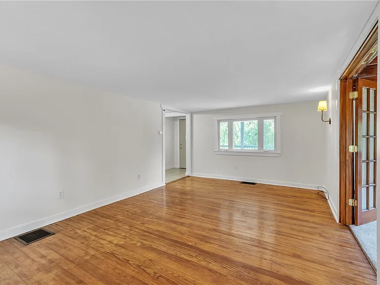 116 Purvis Ln — Photo 10