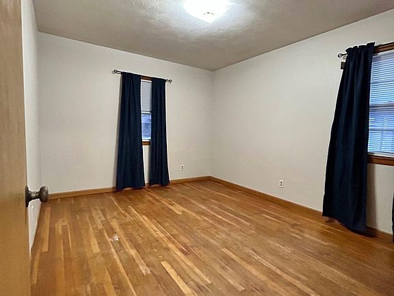 3rd image of 566 W 7th St APT 3