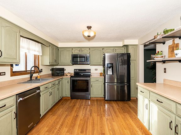 4th image of 3107 Hughitt Ave