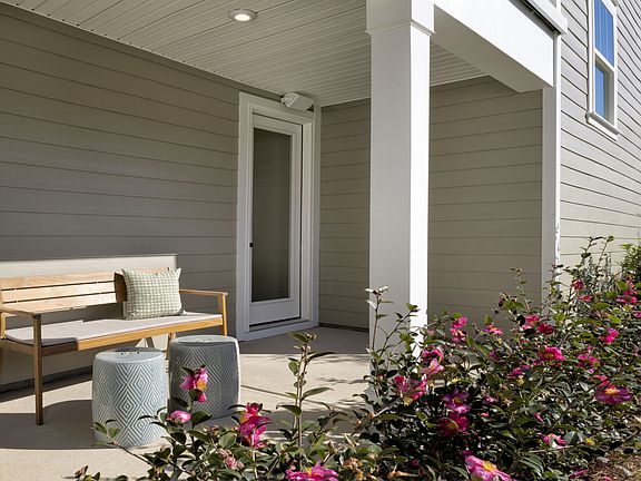 Photo representation of the Chestnut model. Colors, finishes and options will vary.