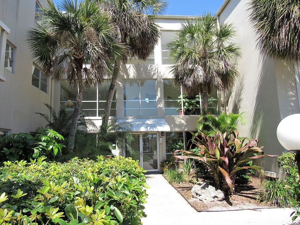 1st image of 221 Columbia Dr APT 337