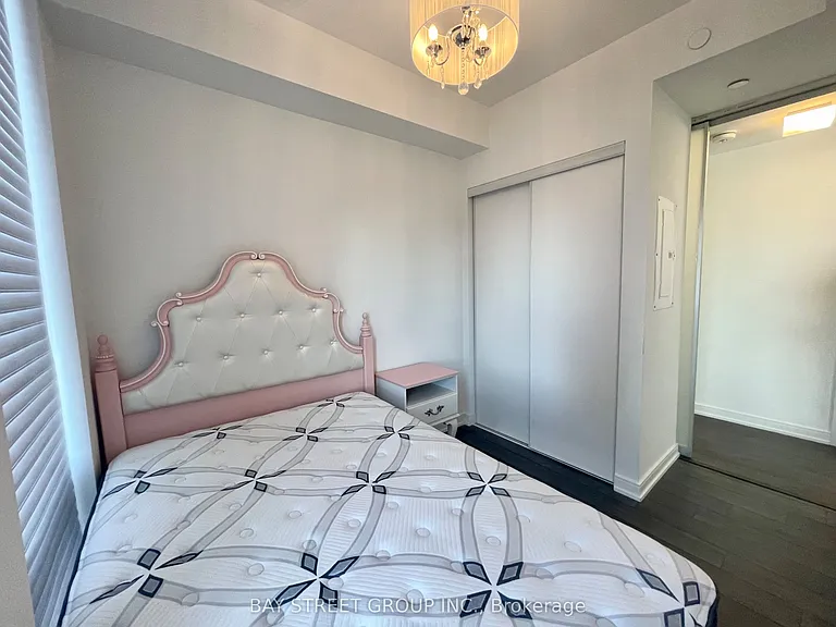 28 Wellesley St E #3202 — Photo 9