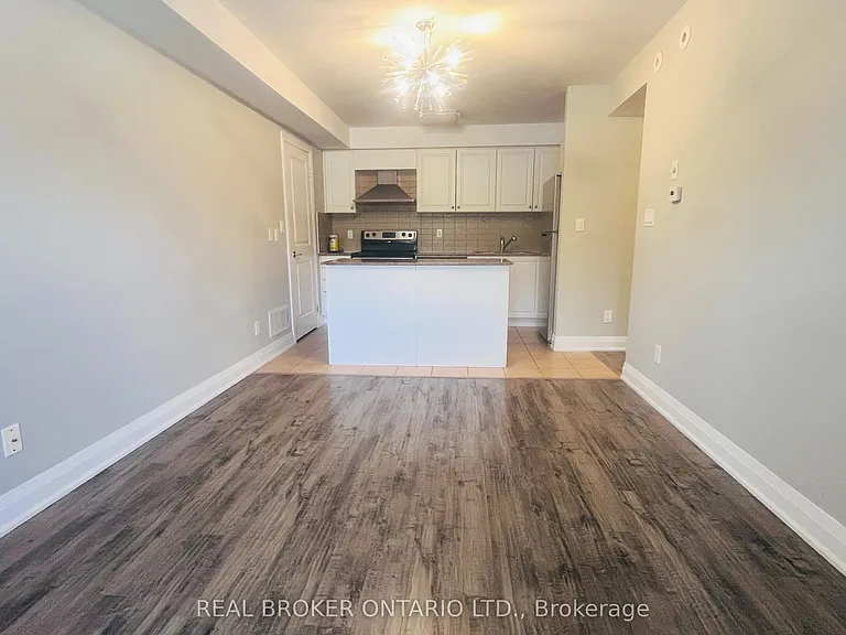 320 John St #214 — Photo 9