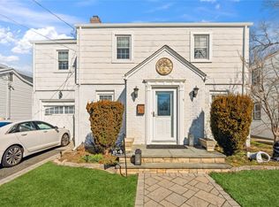 84 W Milton St, Freeport, NY 11520