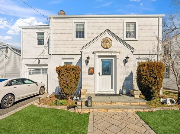 84 W Milton Street, Freeport, NY 11520