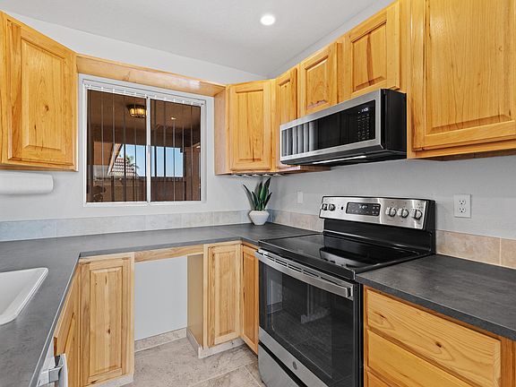 3rd image of 420 W Blackhawk Dr APT 5
