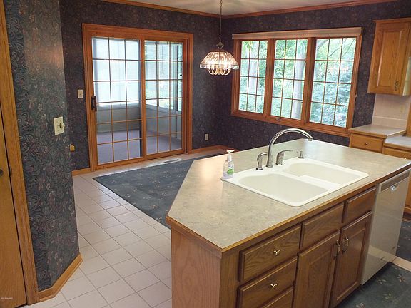 4th image of 907 Harvest Dr