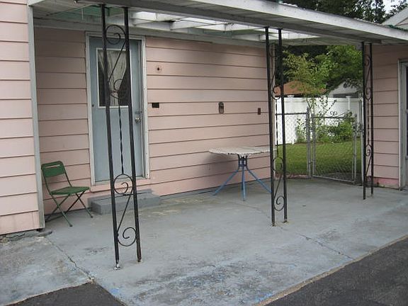 3rd image of 416 Linden St