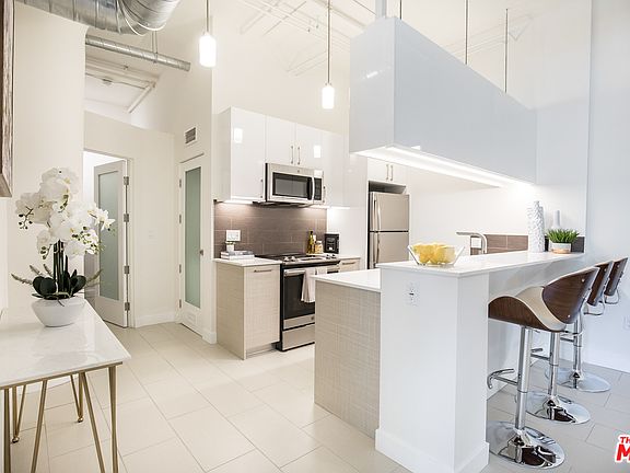 2nd image of 939 S Broadway #307