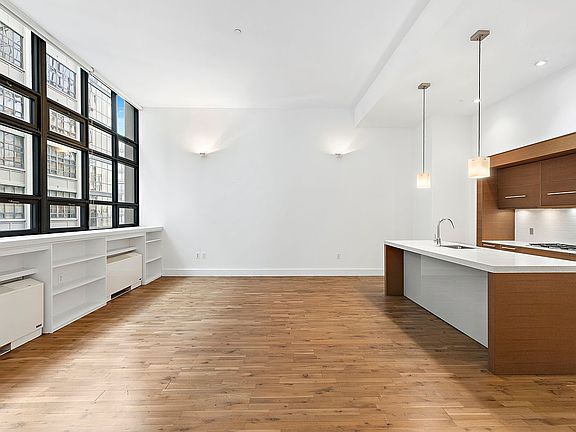 3rd image of 360 Furman St APT 544