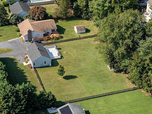 4th image of 624 Romancoke Rd
