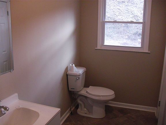 5th image of 25 Pinedale Dr