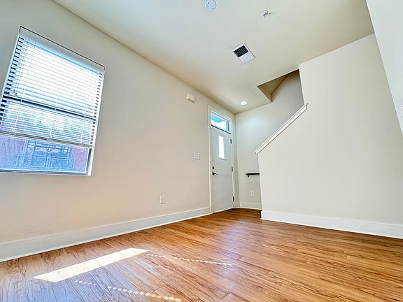 3rd image of 576 Bolivar St