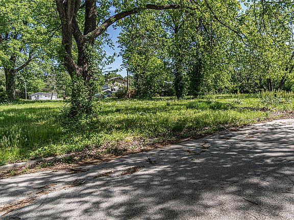 3rd image of 3005 Forest Blvd