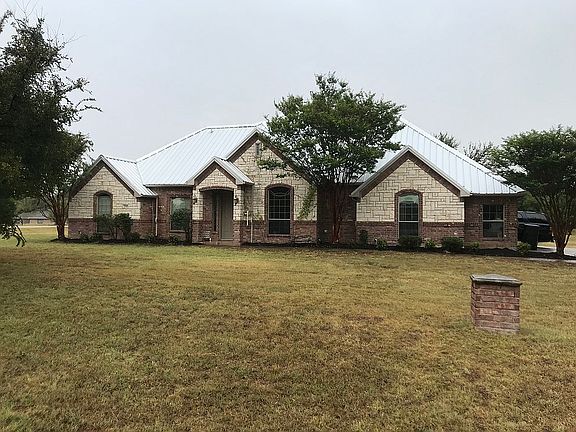 2nd image of 214 Lost Oak Dr