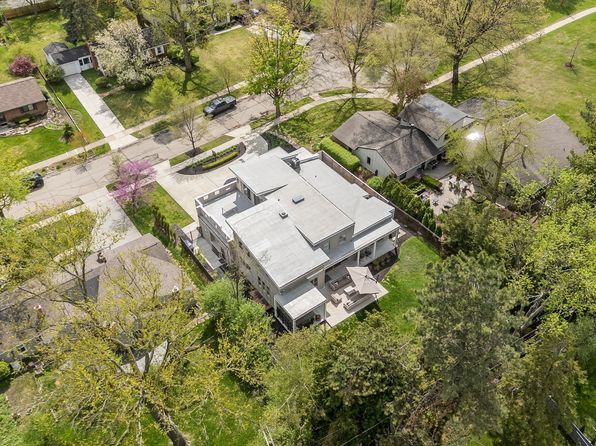 1733 Pembroke Rd, Birmingham, MI 48009