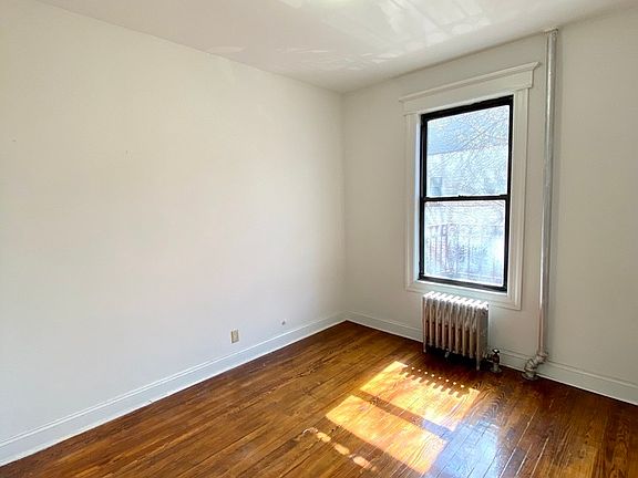 4th image of 2810 36th St #20
