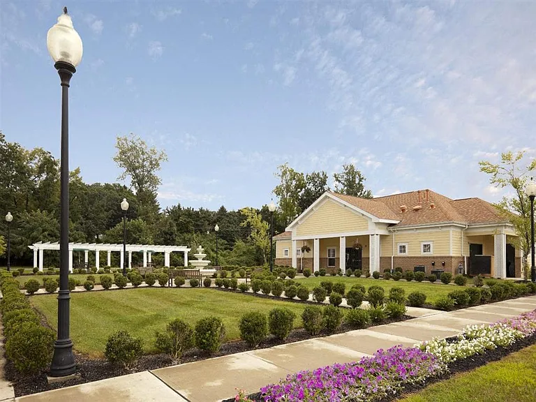 600 Spring Manor Cir — Photo 16