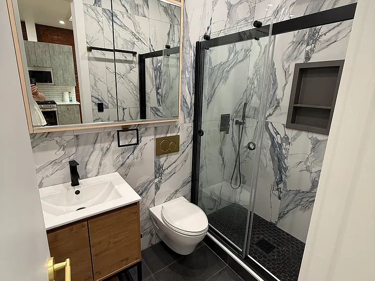 60-82 Catalpa Ave #2B — Photo 9