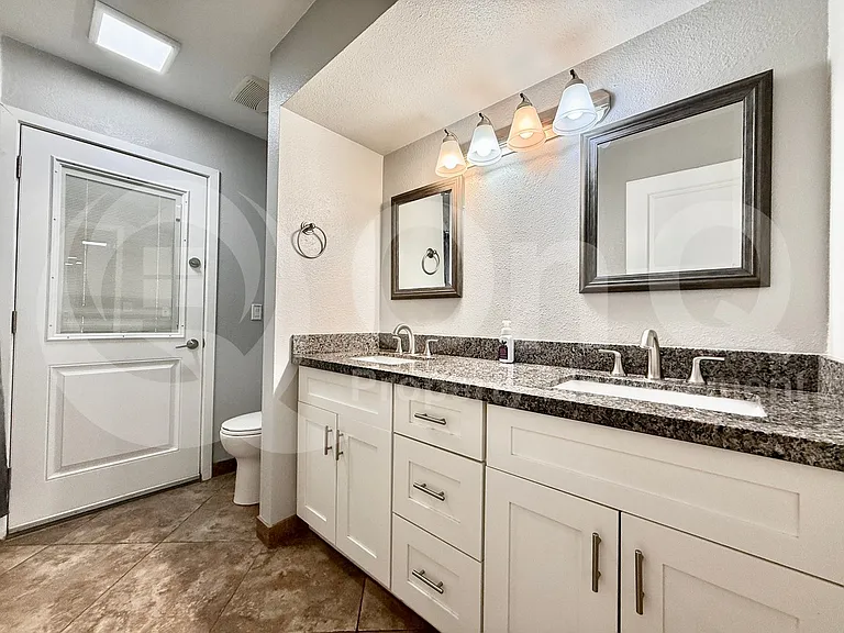 535 W Sweetwater Ave — Photo 21