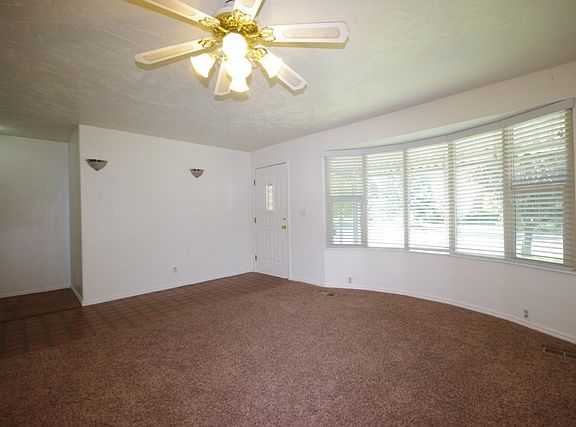 Entry to Formal Living Rm