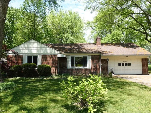 21620 Riviera Dr, Fairview Park, OH 44126