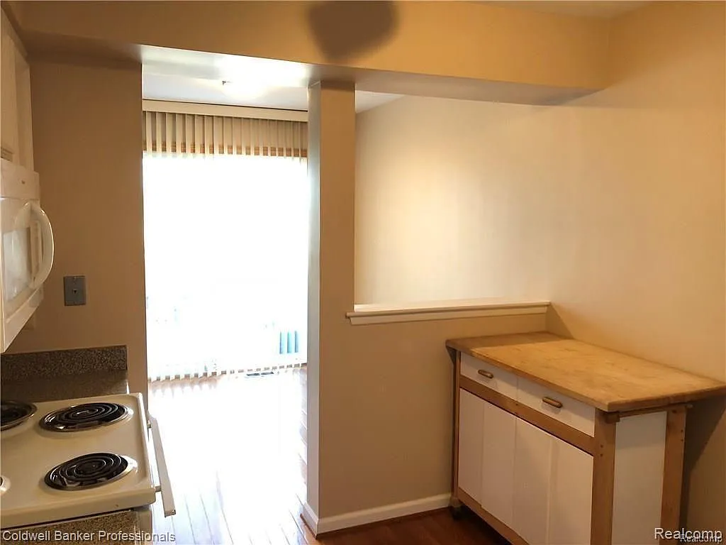 2 bed, 1.5 bath, 1254 sqft, $1,750 — Photo 4