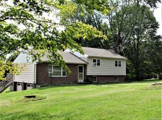 4 Overlook Dr, Pawling, NY 12564