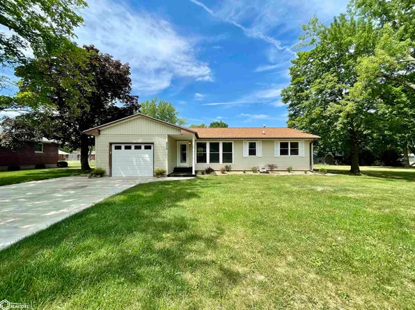 806 Starlite Dr, West Point, IA 52656