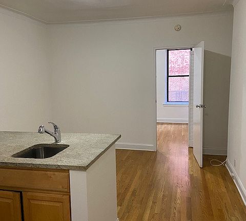 4th image of 210 E 84th St APT 2A