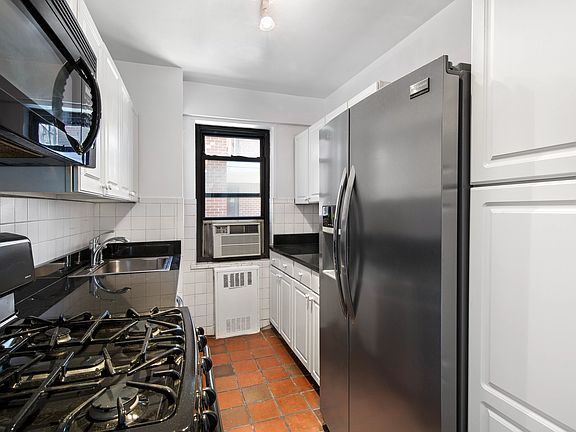 3rd image of 50 Sutton Pl S APT 6H
