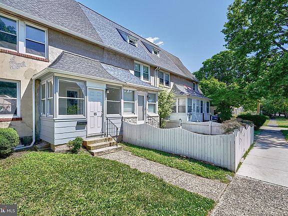 3rd image of 35 Admiral Blvd