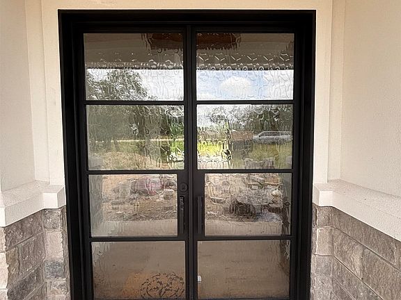 3rd image of 396 Burnet Oaks Drive