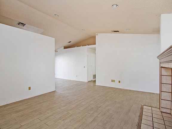 2nd image of 29665 Woodlands Ave