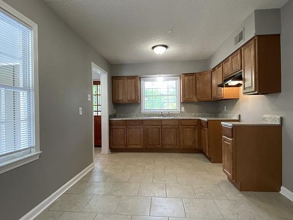 4th image of 4029 Graceland Dr