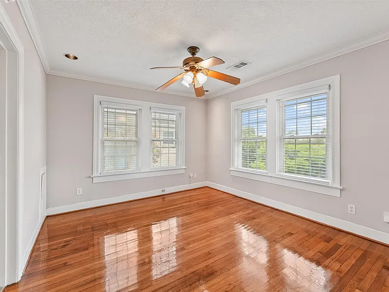1637 Castle Ct — Photo 7