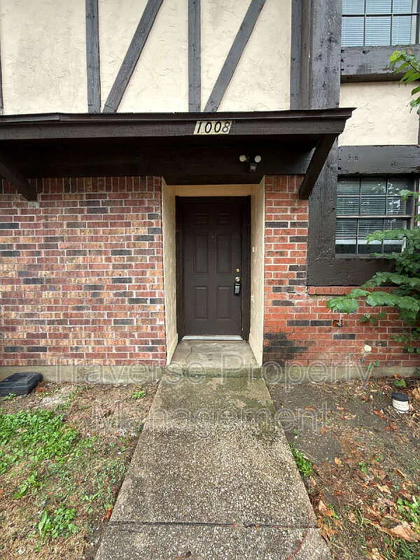 2 bed, 1.5 bath, 1052 sqft, $1,295 — Photo 2