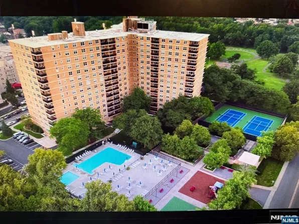 2200 Central Road #8S, Fort Lee, NJ 07024
