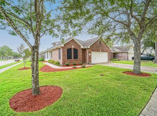 2888 Shallow Brook Ln, Dickinson, TX 77539